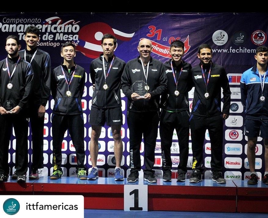 Equipo varones de Brasil recibiendo la medalla de oro en el Panamericano de TDM 2022