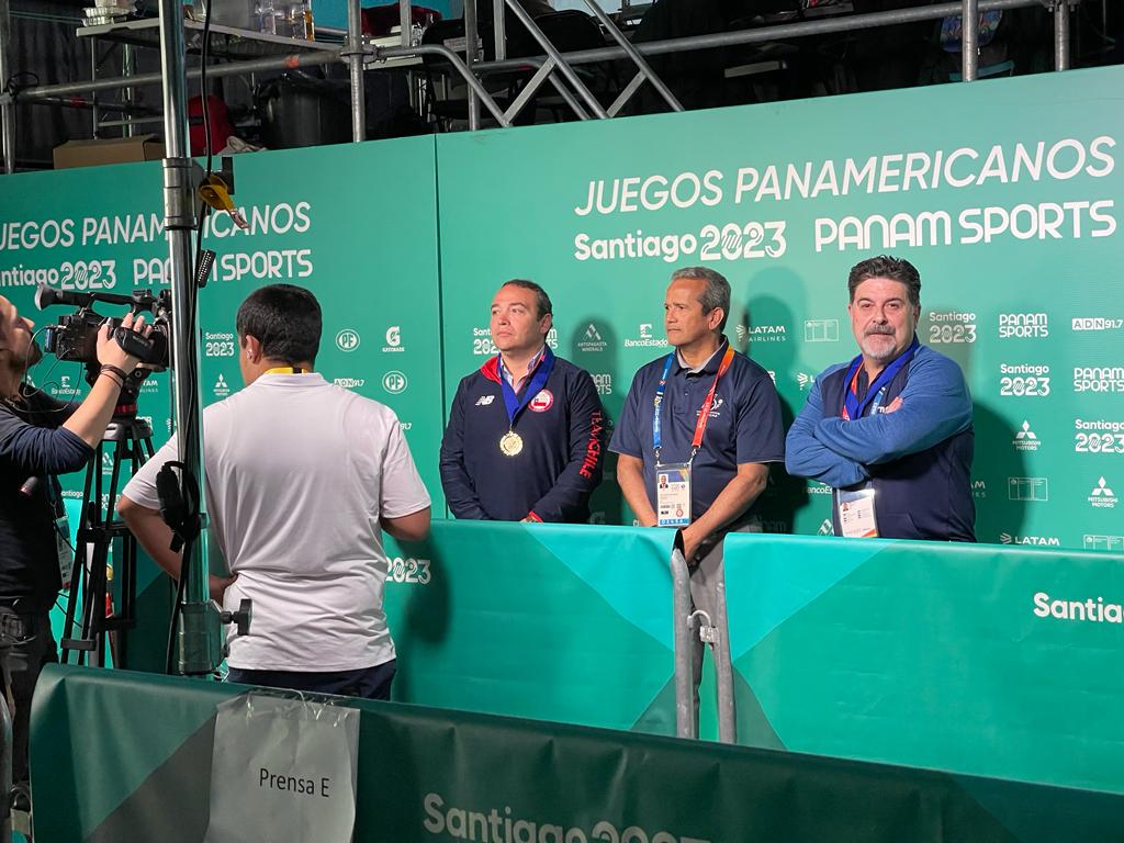 Ceremonia de reconocimiento ITTF Americas a Henry Reimberg y Marcos Núñez.